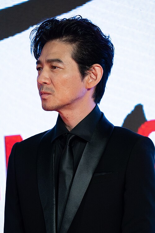 吉岡秀隆の本人写真。Netflixドラマ『新聞記者』の劇中写真ではありません。