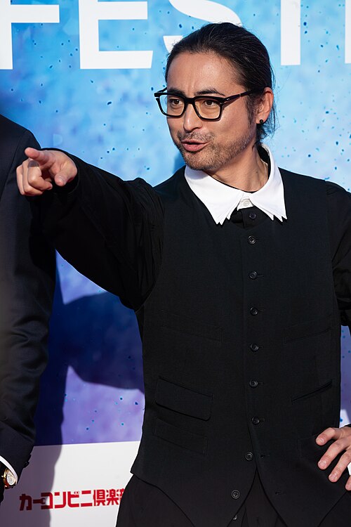 山田孝之の顔写真。2023年横浜国際映画祭で撮影、Netflix国民クイズの場面写真ではありません